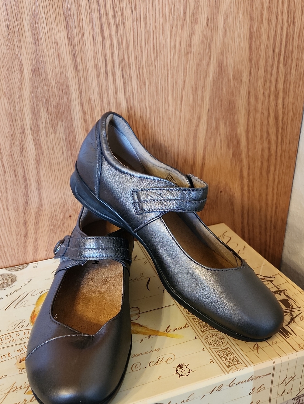 Taos Footwear Metallic Charcoal Mary Jane Flats